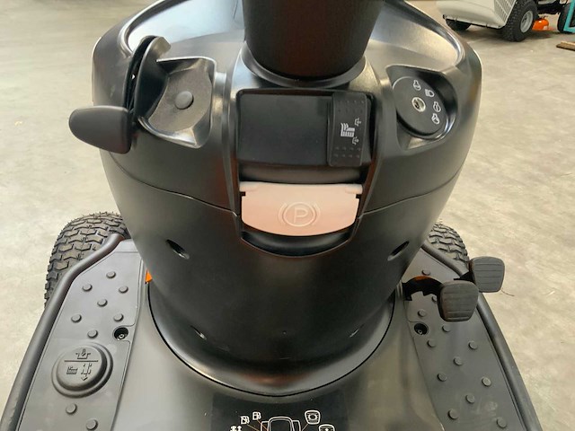 Stihl - rt 4097.1 sx - grasmaaier - zitmaair - afbeelding 18 van  18