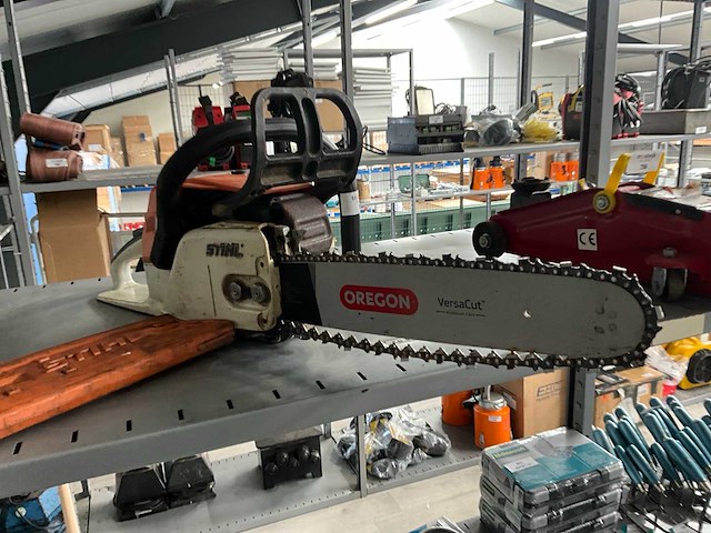 Stihl 024 kettingzaag - afbeelding 2 van  6