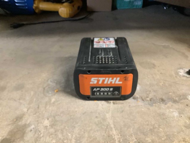 Stihl ap300 accu's en laders - afbeelding 2 van  3