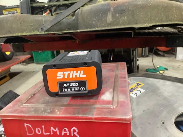 Stihl ap300 accu's - afbeelding 1 van  3