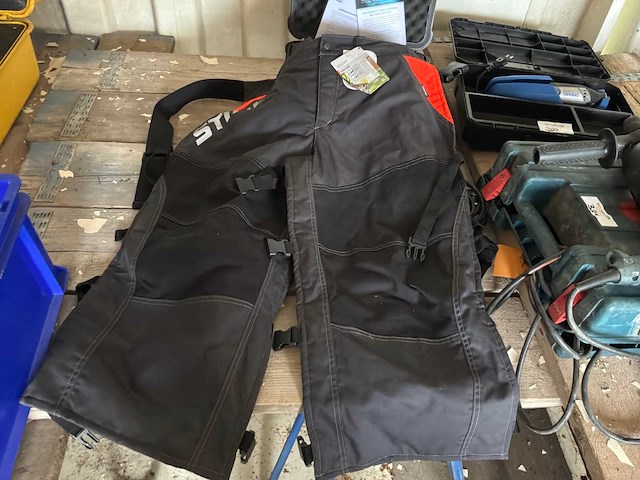 Stihl avertic veiligheids zaagbroek (2x) - afbeelding 1 van  6