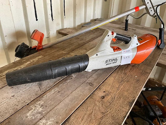 Stihl bga 100 accu bladblazer - afbeelding 1 van  5