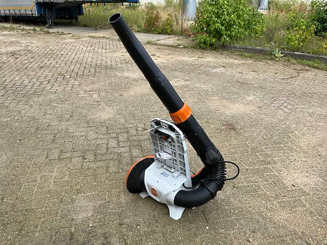 Stihl bga 300 rug bladblazer - afbeelding 1 van  8
