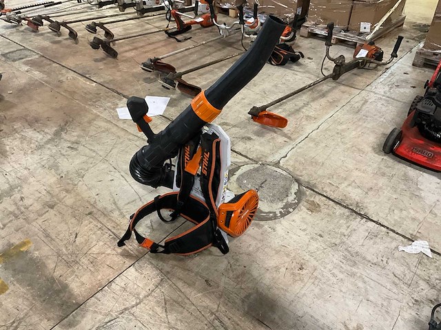 Stihl bga300 rugzak bladblazer - afbeelding 1 van  10