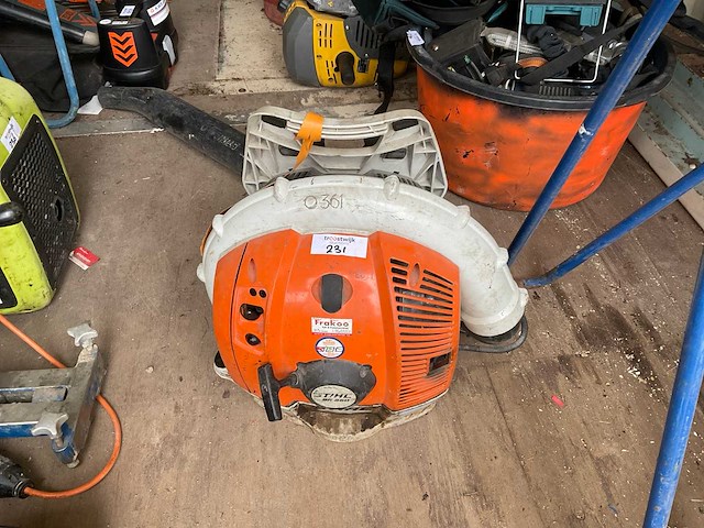 Stihl br 550 bladblazer, ruggedragen - afbeelding 1 van  1