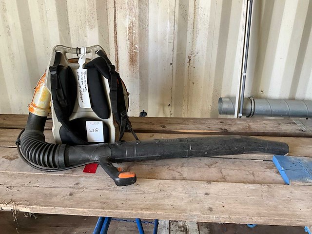 Stihl br550 ruggedragen bladblazer - afbeelding 3 van  5