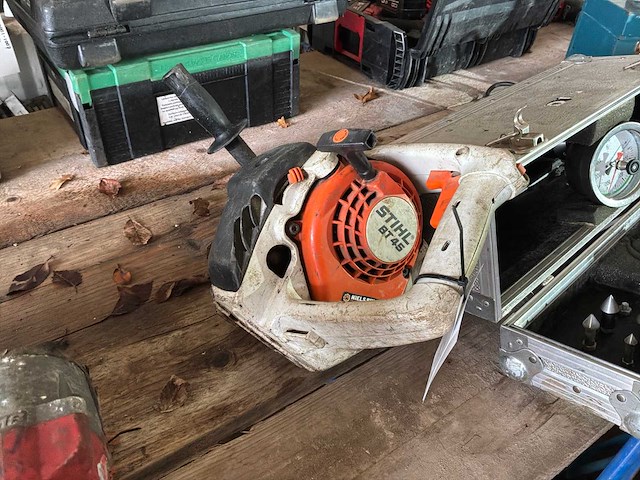 Stihl bt 45 benzine boormachine - afbeelding 1 van  4