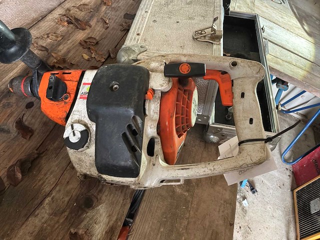 Stihl bt 45 benzine boormachine - afbeelding 2 van  4