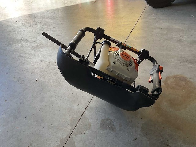 Stihl bt121 grondboor - afbeelding 2 van  3