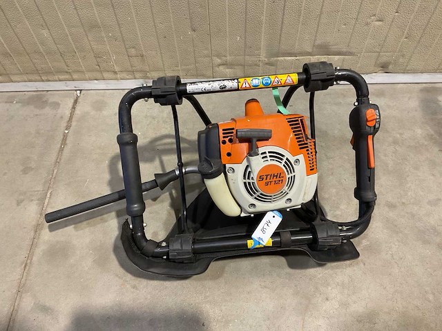 Stihl bt121 grondboor - afbeelding 2 van  5