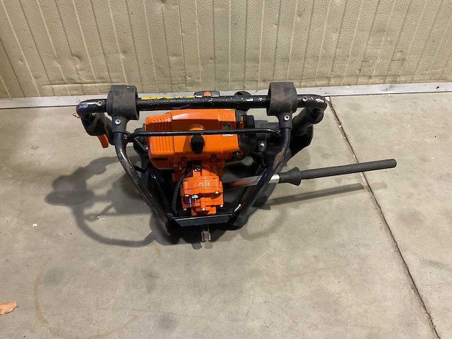 Stihl bt121 grondboor - afbeelding 2 van  3