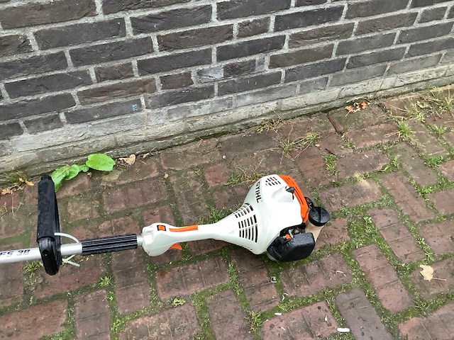 Stihl fs38 bosmaaier - afbeelding 3 van  4