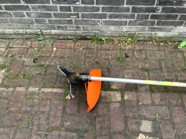 Stihl fs400 bosmaaier - afbeelding 3 van  4