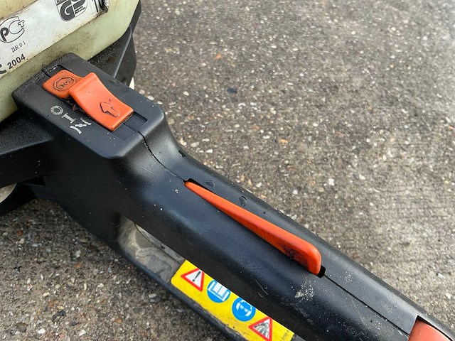 Stihl hs 75 heggenschaar - afbeelding 8 van  9