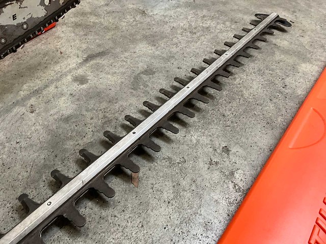 Stihl hse 71 en mse 141 heggenschaar en kettingzaag (2x) - afbeelding 7 van  9