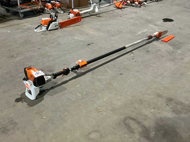 Stihl ht105 hoogsnoeier / stokzaag - afbeelding 1 van  7