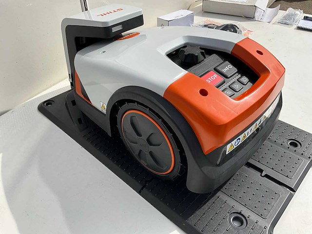 Stihl imow 3 robotmaaier - afbeelding 3 van  7