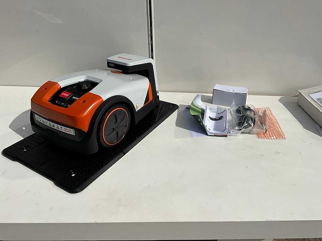 Stihl imow 3 robotmaaier - afbeelding 1 van  4