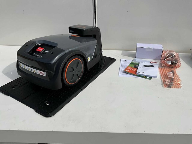 Stihl imow 4 evo robotmaaier - afbeelding 1 van  11