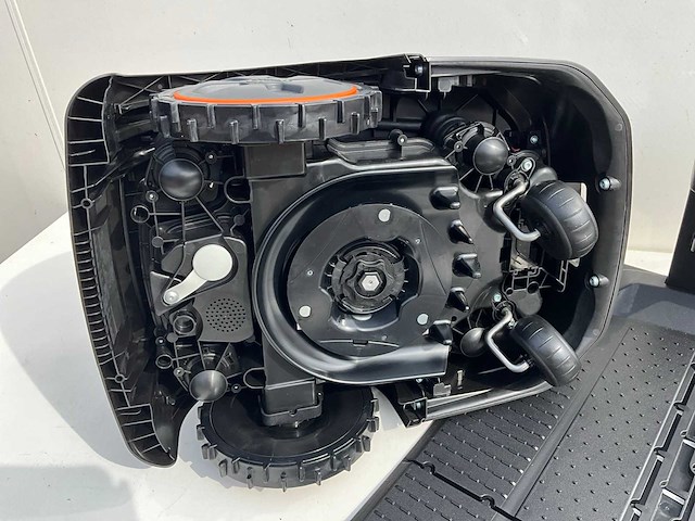 Stihl imow 4 evo robotmaaier - afbeelding 8 van  11