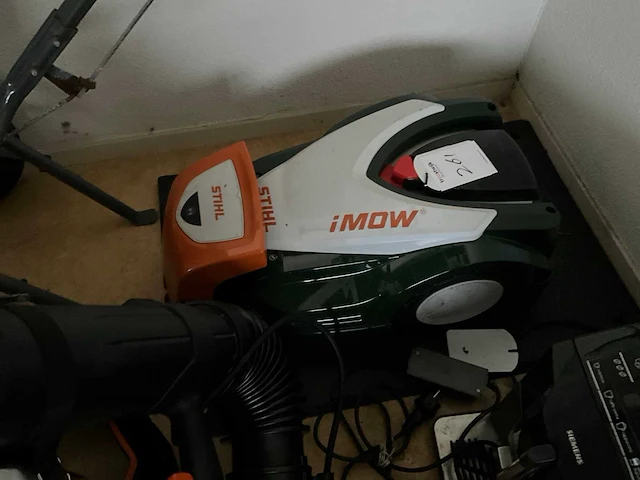 Stihl imow rmi 422 robotmaaier - afbeelding 1 van  3