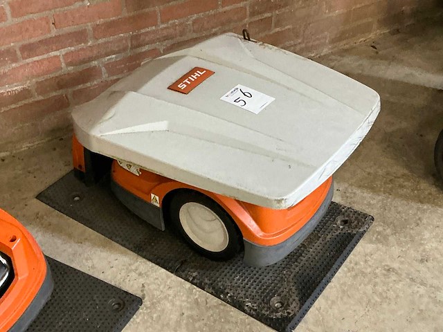 Stihl imow rmi422/p robotmaaier - afbeelding 1 van  5