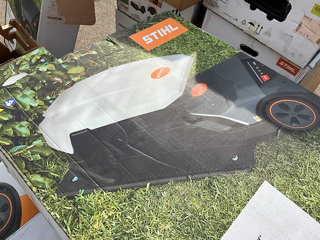 Stihl imow robotmaaier zonnebak - afbeelding 7 van  7