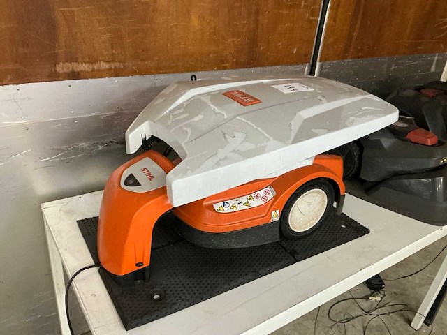 Stihl imow robotmaaier - afbeelding 1 van  8