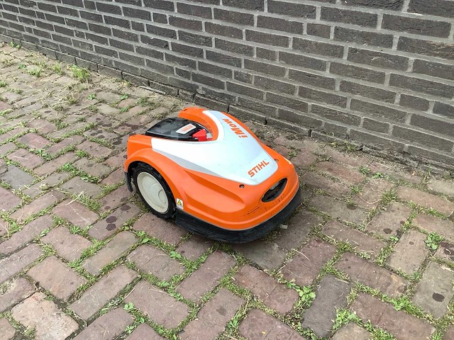 Stihl imow robotmaaier - afbeelding 1 van  4