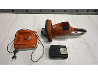 Stihl kettingzaag handgreep met accu en lader - afbeelding 1 van  5
