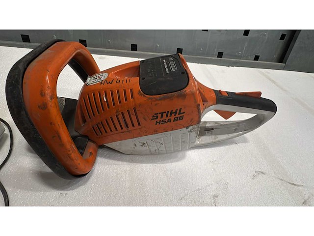 Stihl kettingzaag handgreep met accu en lader - afbeelding 2 van  5