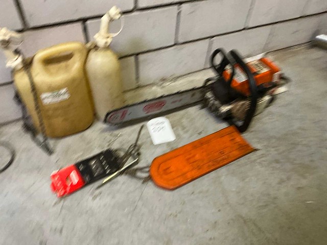 Stihl kettingzaag - afbeelding 1 van  5