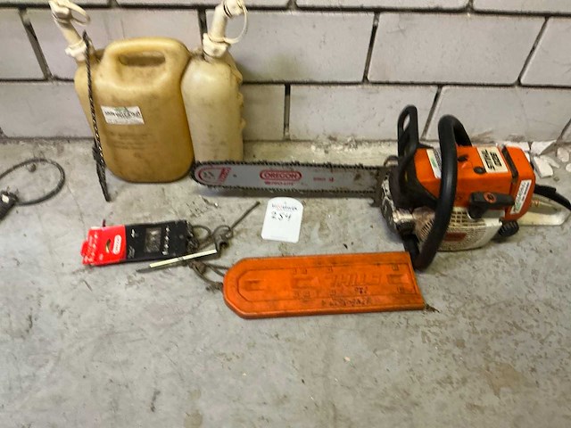 Stihl kettingzaag - afbeelding 2 van  2