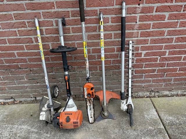 Stihl km 130/r met diverse hulpstukken - afbeelding 1 van  1