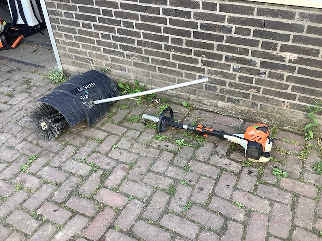 Stihl km 94 rc combimachine borstelaanbouwdeel - afbeelding 1 van  5