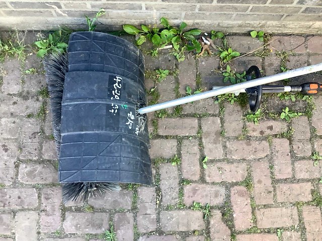 Stihl km 94 rc combimachine borstelaanbouwdeel - afbeelding 4 van  5