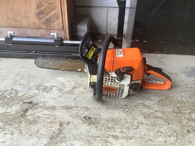 Stihl ms021 kettingzaag - afbeelding 2 van  3