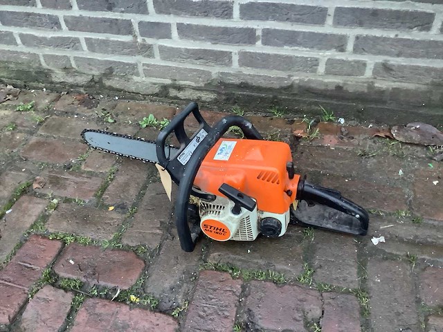 Stihl ms180c kettingzaag - afbeelding 1 van  2