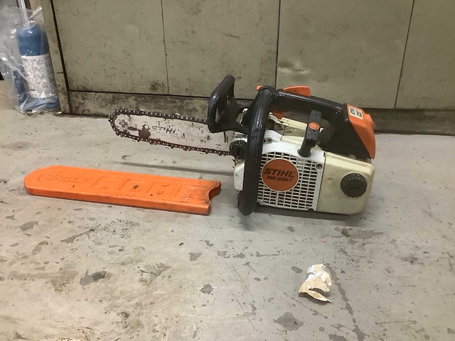 Stihl ms200 kettingzaag - afbeelding 2 van  4