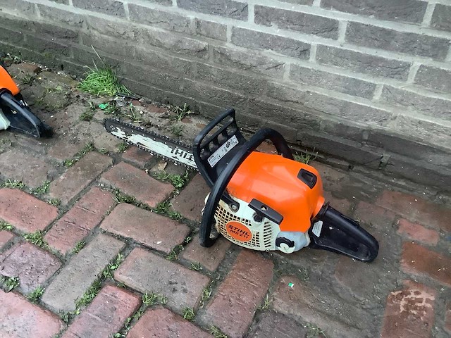 Stihl ms211 kettingzaag - afbeelding 1 van  2