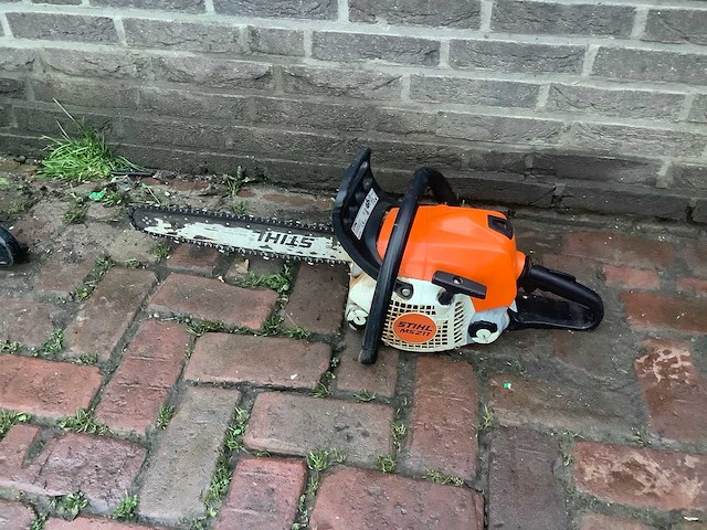 Stihl ms211 kettingzaag - afbeelding 2 van  2