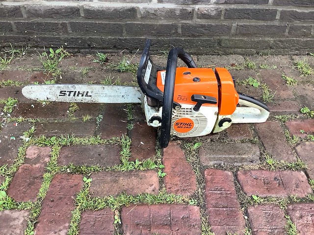 Stihl ms240 kettingzaag - afbeelding 2 van  3