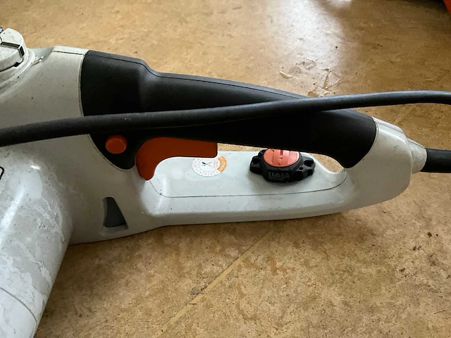 Stihl mse 210 elektrische kettingzaag - afbeelding 4 van  8