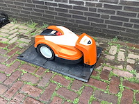Stihl rmi 422 robotmaaier - afbeelding 1 van  4