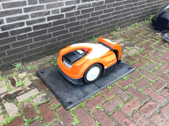 Stihl rmi 422 robotmaaier - afbeelding 3 van  4