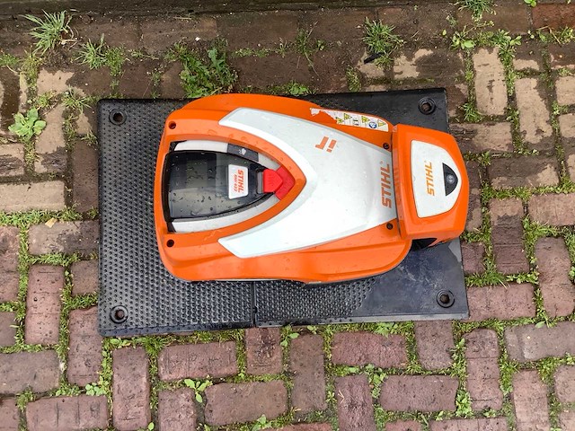 Stihl rmi 422 robotmaaier - afbeelding 4 van  4