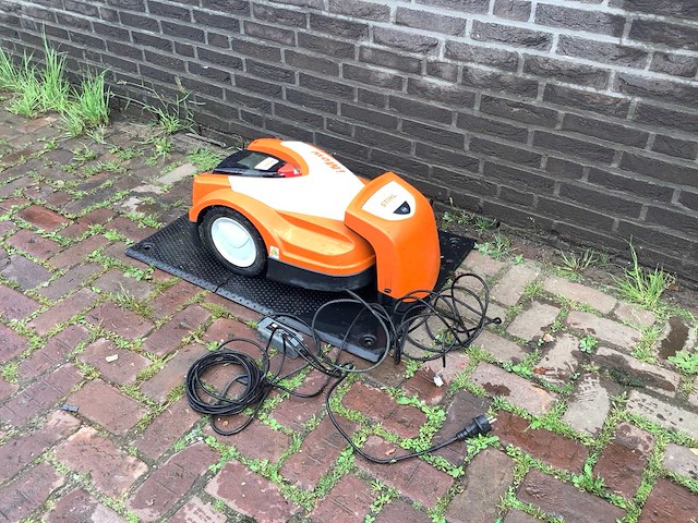 Stihl rmi 422 robotmaaier - afbeelding 1 van  4