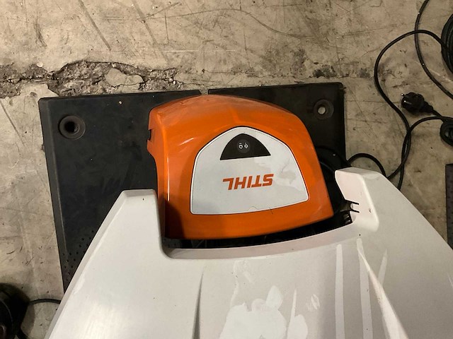 Stihl rmi 422.1 robotmaaier - afbeelding 8 van  9