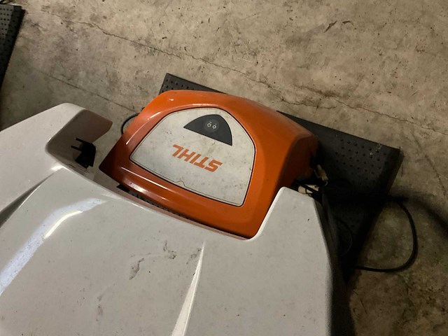 Stihl rmi 422.2 robotmaaier - afbeelding 6 van  7