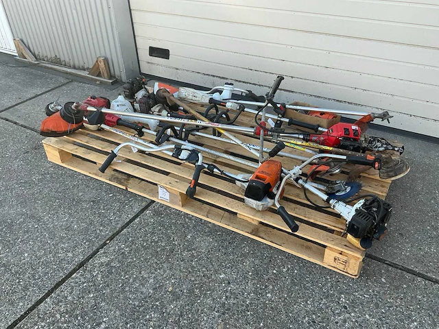 Stihl/ robin bosmaaier (9x) - afbeelding 1 van  8